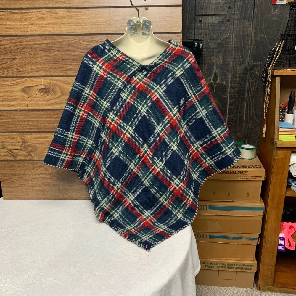 Plaid one size Poncho green/red/blue with fringe - Picture 5 of 6